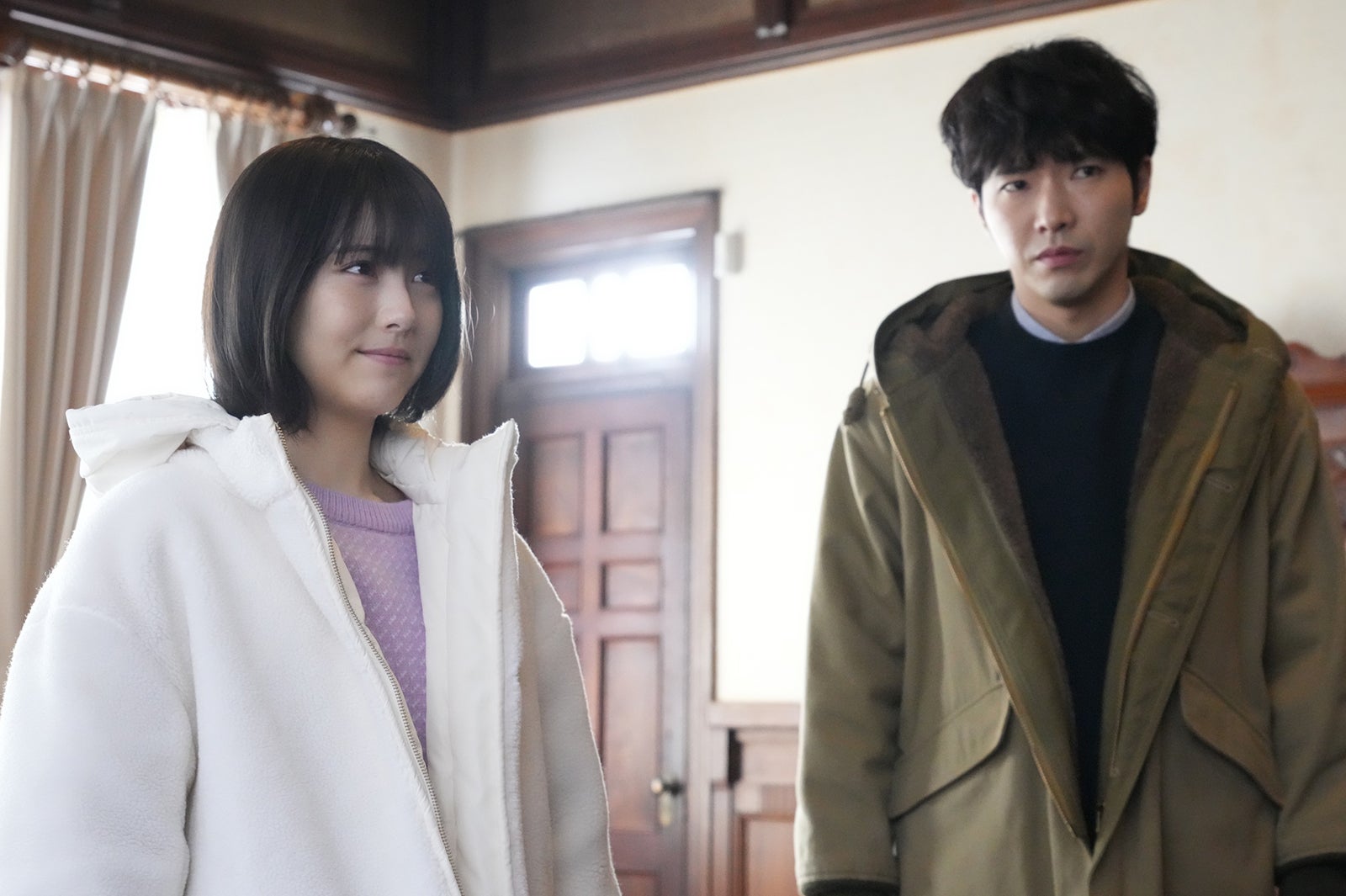 浜辺美波、柄本佑 （C）フジテレビ