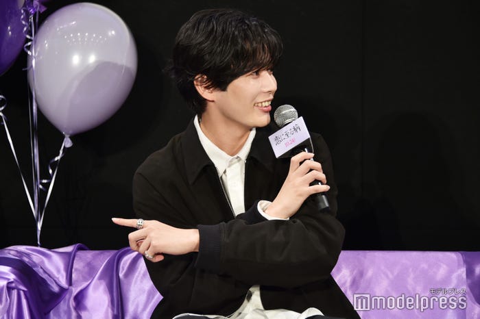 悩み相談をすることもされることもないので舞台袖でドキドキしていた長尾謙杜(C)モデルプレス