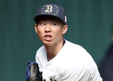 左腕は包帯でグルグル巻き オリックス・曽谷がSNSで手術報告「1年でも長く野球がしたいと思い決断」と思い綴る