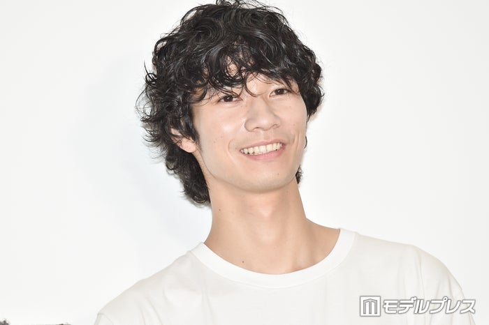 脳出血で療養中の清原翔、友人に囲まれたバースデーショット公開「みんなから愛されてる」「相変わらず男前」の声