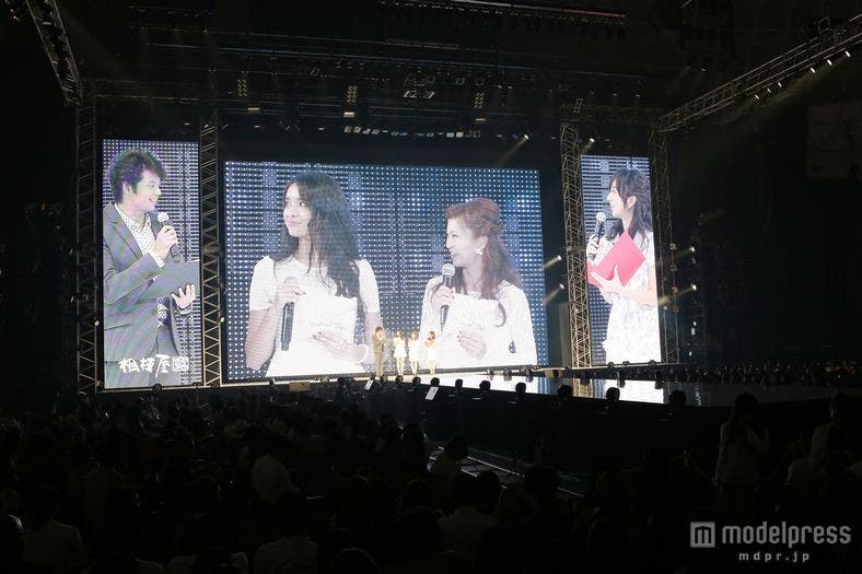 (左から)メインMCの敦士、石田ニコル、安田美沙子、MBSアナウンサー豊崎由里絵