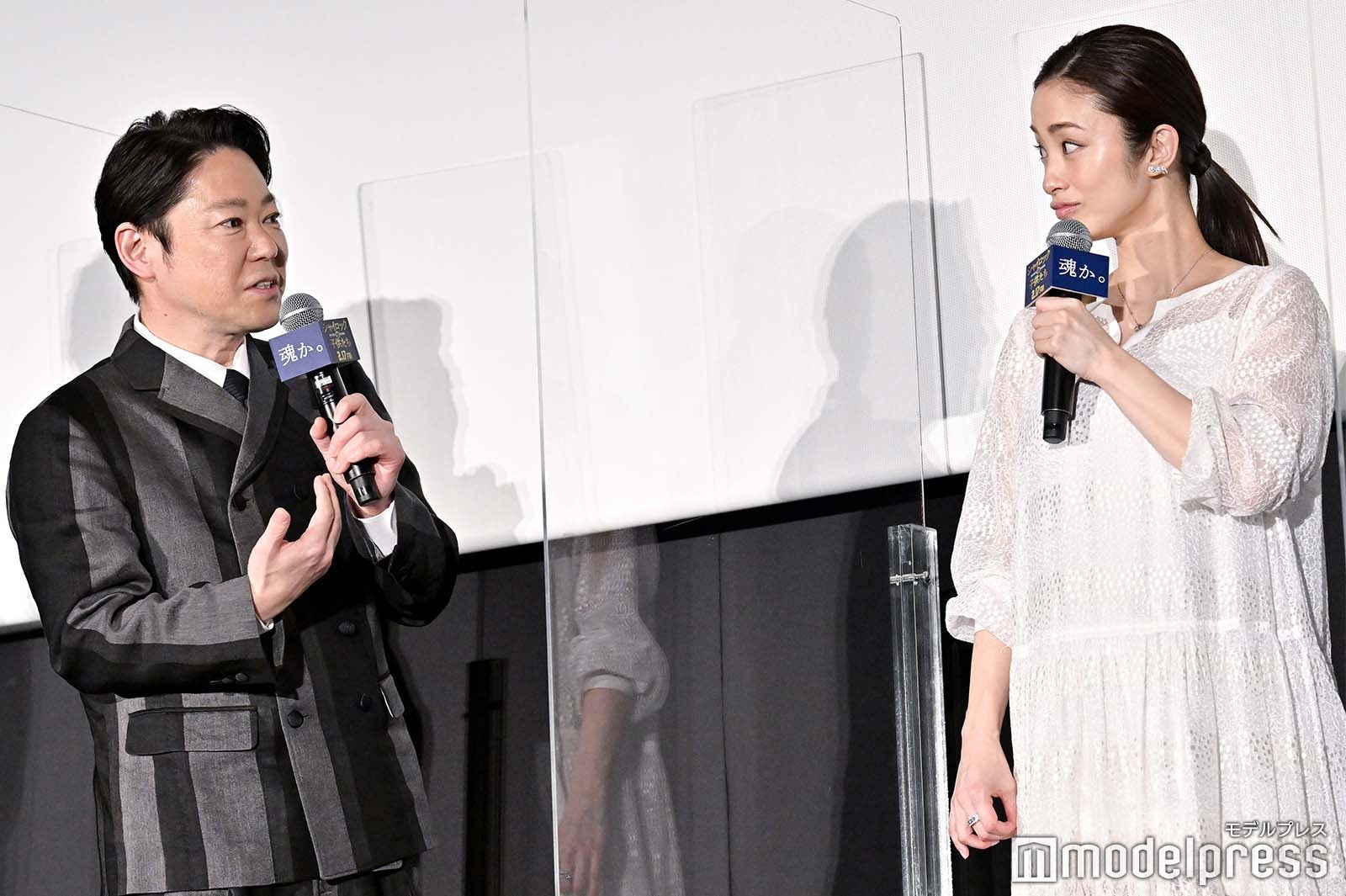 阿部サダヲ、上戸彩 （C）モデルプレス