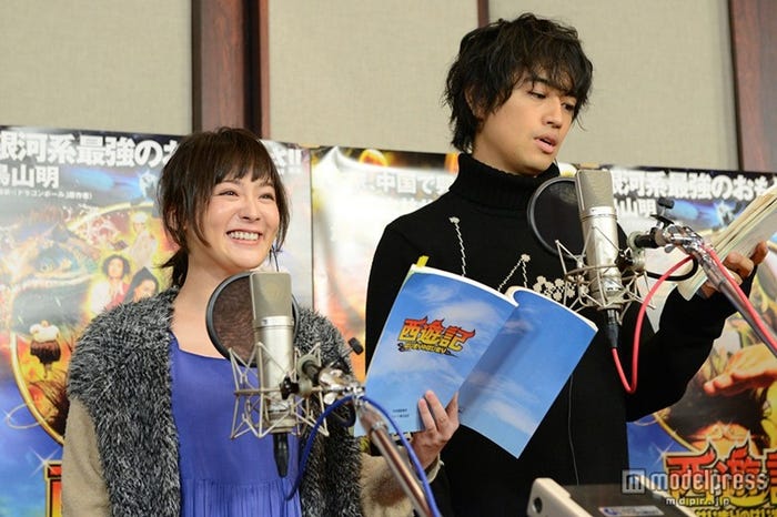 貫地谷しほり、斎藤工