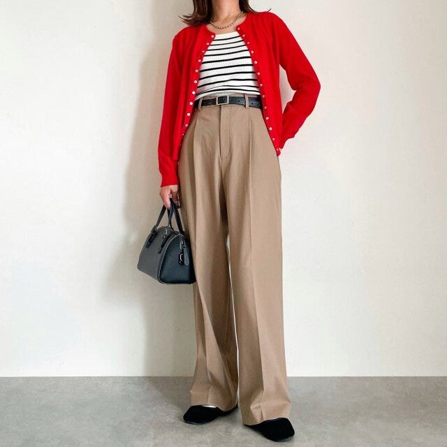 ユニクロタックワイドパンツBEIGE ユニクロタックワイドパンツBEIGEのフレンチカジュアルコーデ