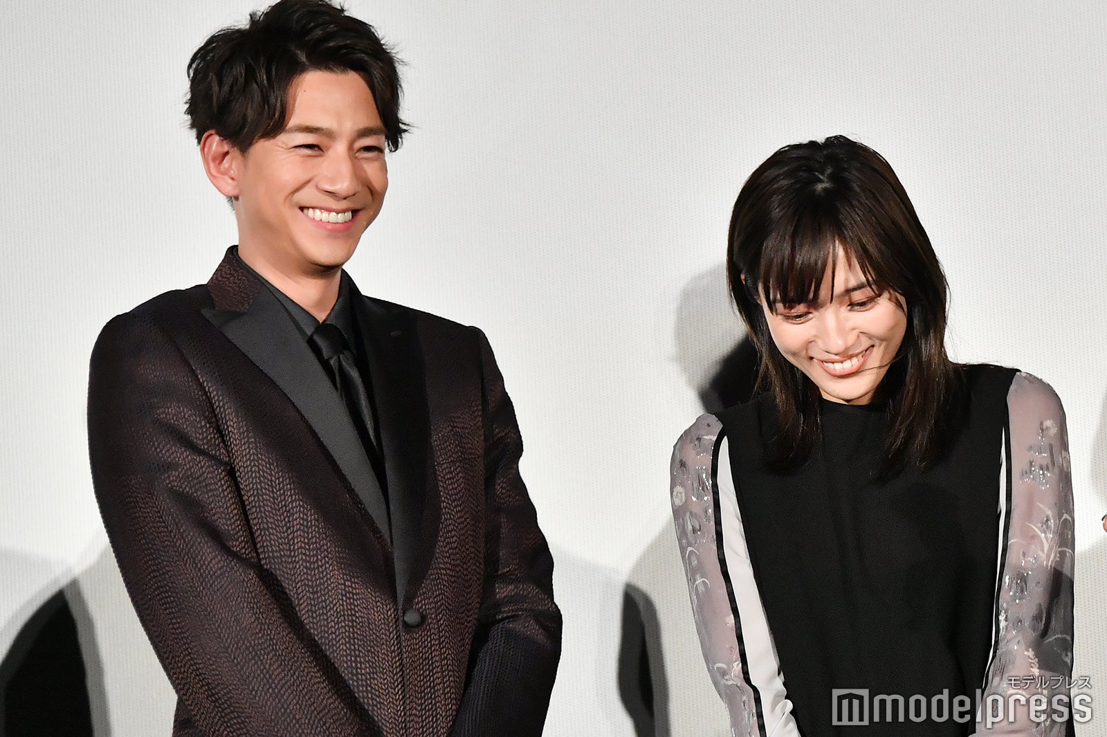 三浦翔平、川口春奈（C）モデルプレス
