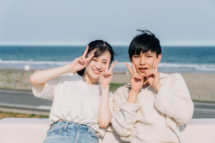 三原羽衣、中村榛「オオカミちゃんとオオカミくんには騙されない」第1話モデルプレス独占カット(C)AbemaTV, Inc.