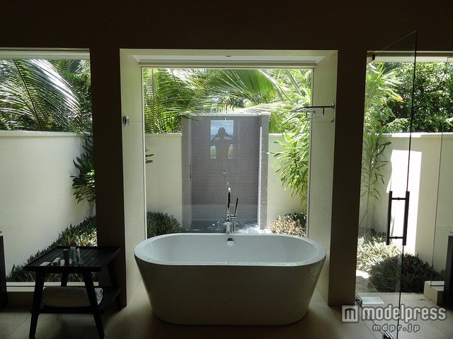 開放感いっぱいのバスルーム／photo by travelourplanet.com