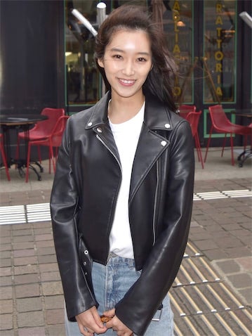 片岡凜、クールな革ジャン姿で23歳の誕生日を報告「心の温かい、いい女になります」