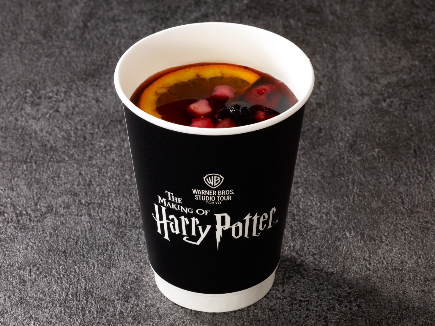 クリスマスホットワイン（ノンアルコール） 750 円（税込）／Warner Bros. Studio Tour Tokyo – The Making of Harry Potter.