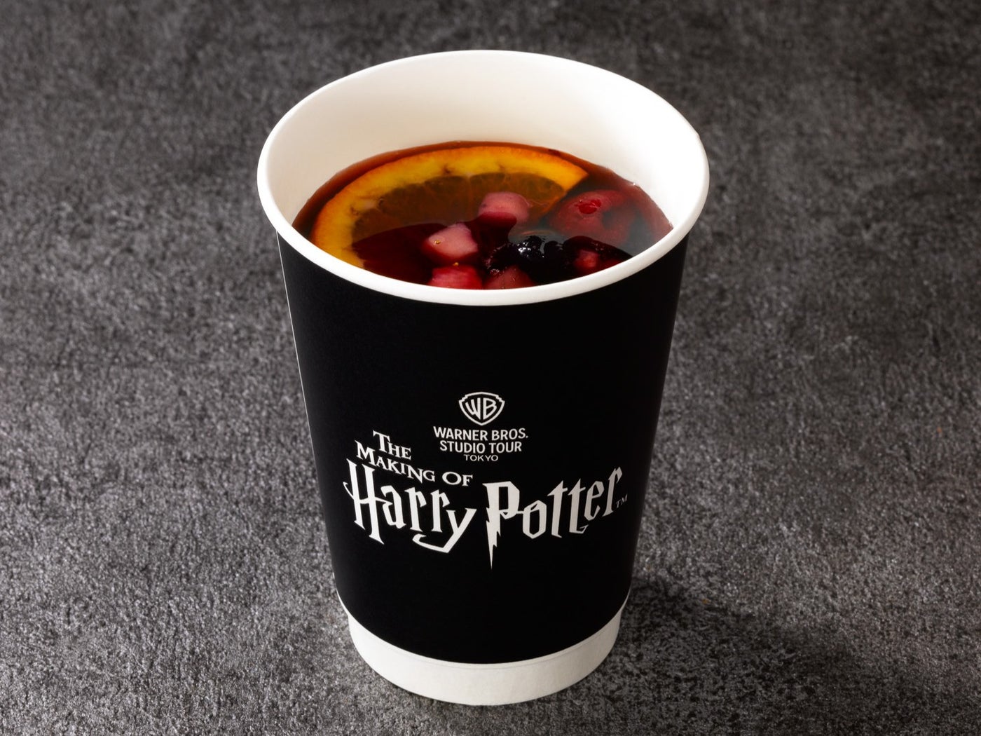 クリスマスホットワイン（ノンアルコール） 750 円（税込）／Warner Bros. Studio Tour Tokyo – The Making of Harry Potter.
