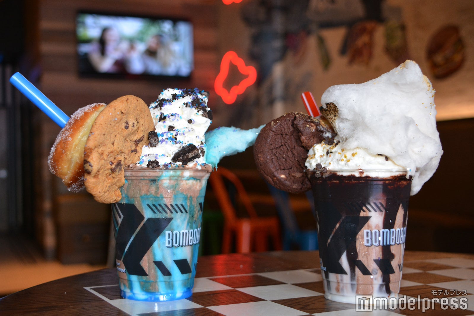 右から：スモアクーラーチョコレート、クッキーモンスタークーラーチョコレート各＄9（C）モデルプレス