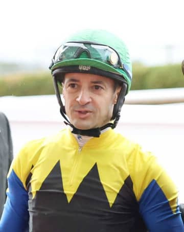 ルメールが8度目のリーディング獲得 「騎手大賞」も同時受賞 調教師部門は杉山晴師