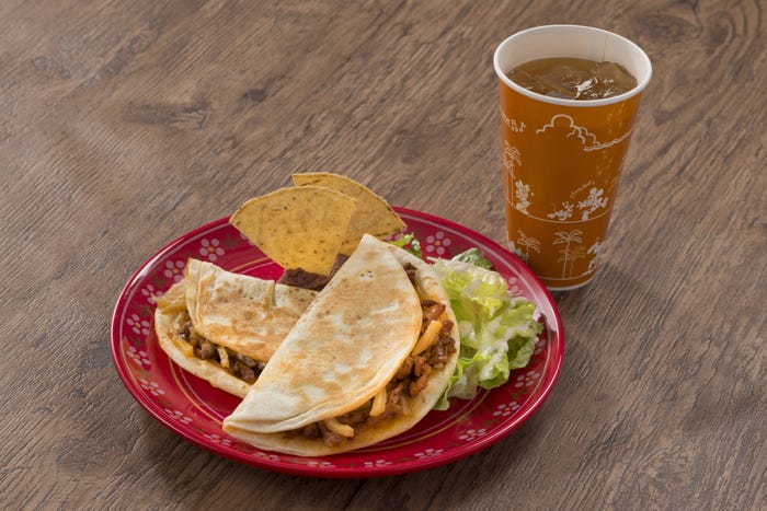 ポークとポテトのケサディーヤ セット¥1180、単品¥970(C)Disney