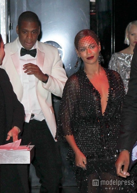 浮かない表情のビヨンセとジェイ。x17online.com / Zeta Image