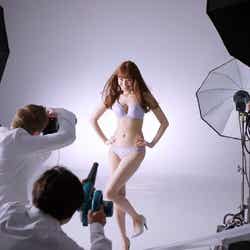 小嶋陽菜/「PEACH JOHN」の新商品「ドリームブラ」ショートムービーより