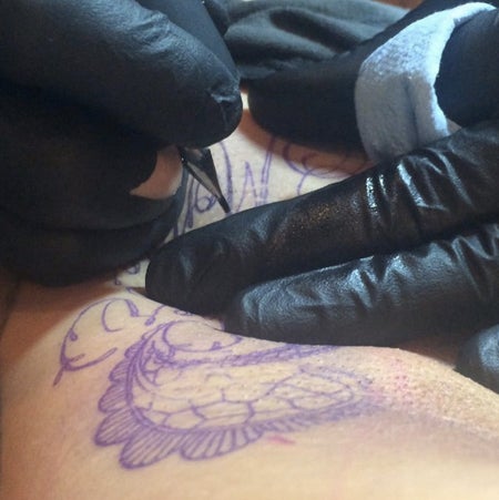 痛そう！Lady Gaga Instaglamより