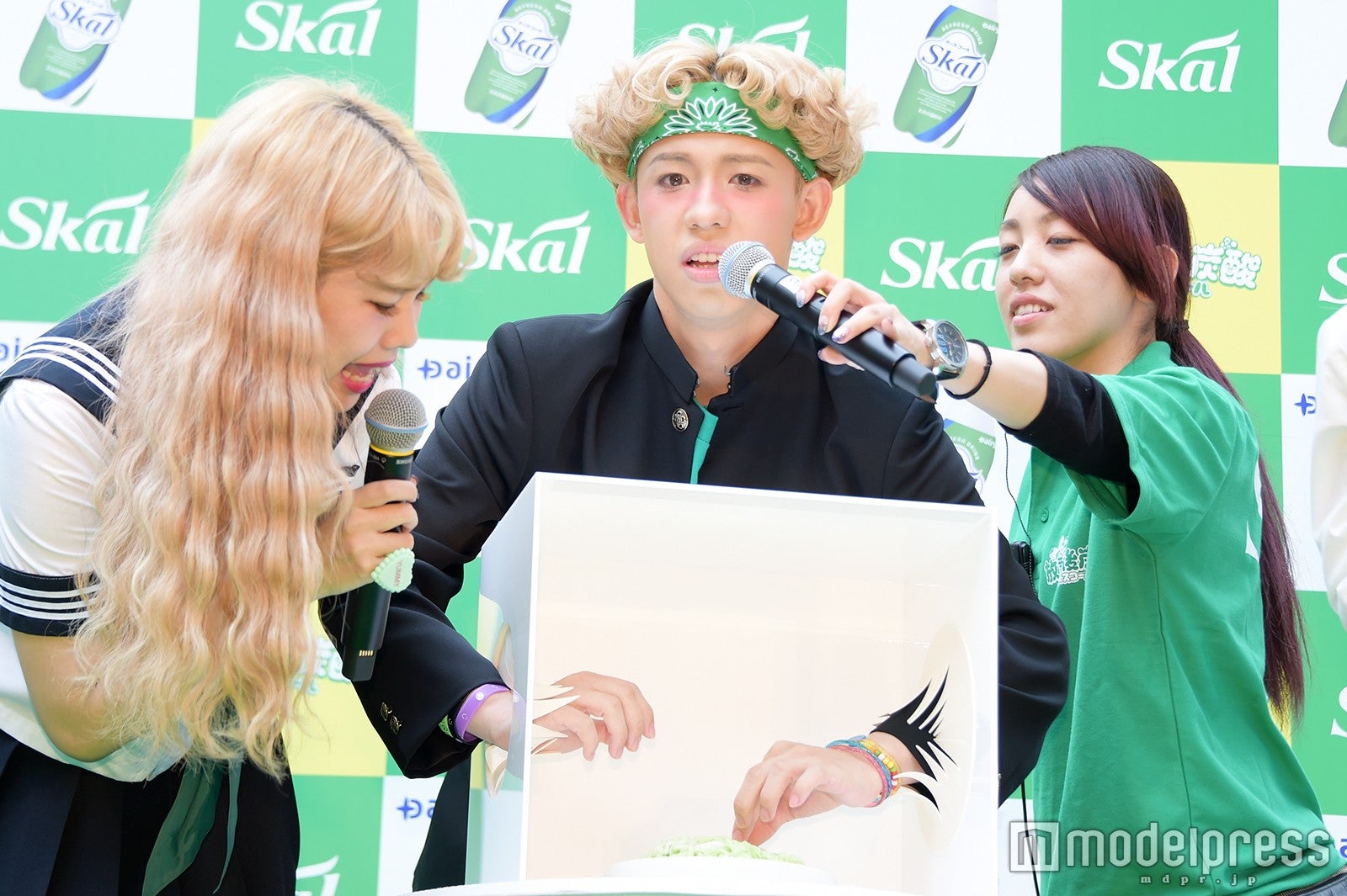 「箱の中身はなんだろうな」ゲームで「スライムをかけたモップ」に怯えるりゅうちぇる（C）モデルプレス