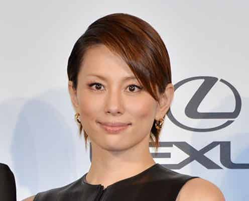 米倉涼子、ミニワンピで美脚披露 スタイル維持の秘訣とは