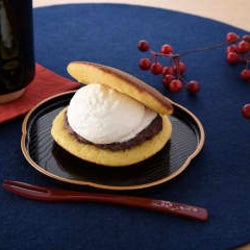 【ファミマ】298円で老舗和菓子屋の味!「黒みつしみうま生どら焼き」って知ってる?