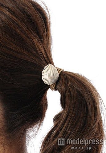 ラメシェルヘアゴム「EGOIST」864円(税込)