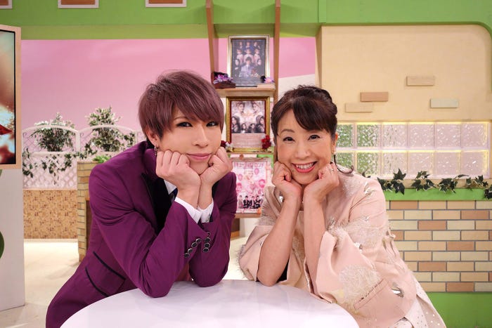 (左から)歌広場淳、関純子アナウンサー(画像提供:関西テレビ)