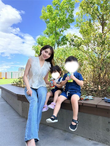 元レジェンドグラビア・森咲智美、子どもたちの“リンクコーデ”披露「安定の超綺麗過ぎるお母さん」