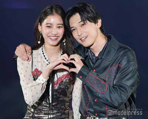 吉沢亮&新木優子、北九州降臨で熱狂の渦 肩組みハートポーズにドキッ<TGC北九州2018>