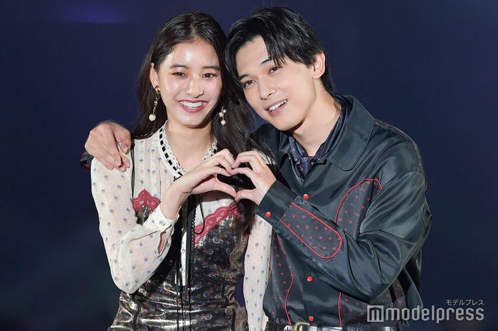 吉沢亮&新木優子(C)モデルプレス