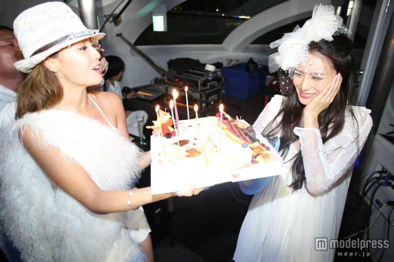 photographed by LESLIE KEE