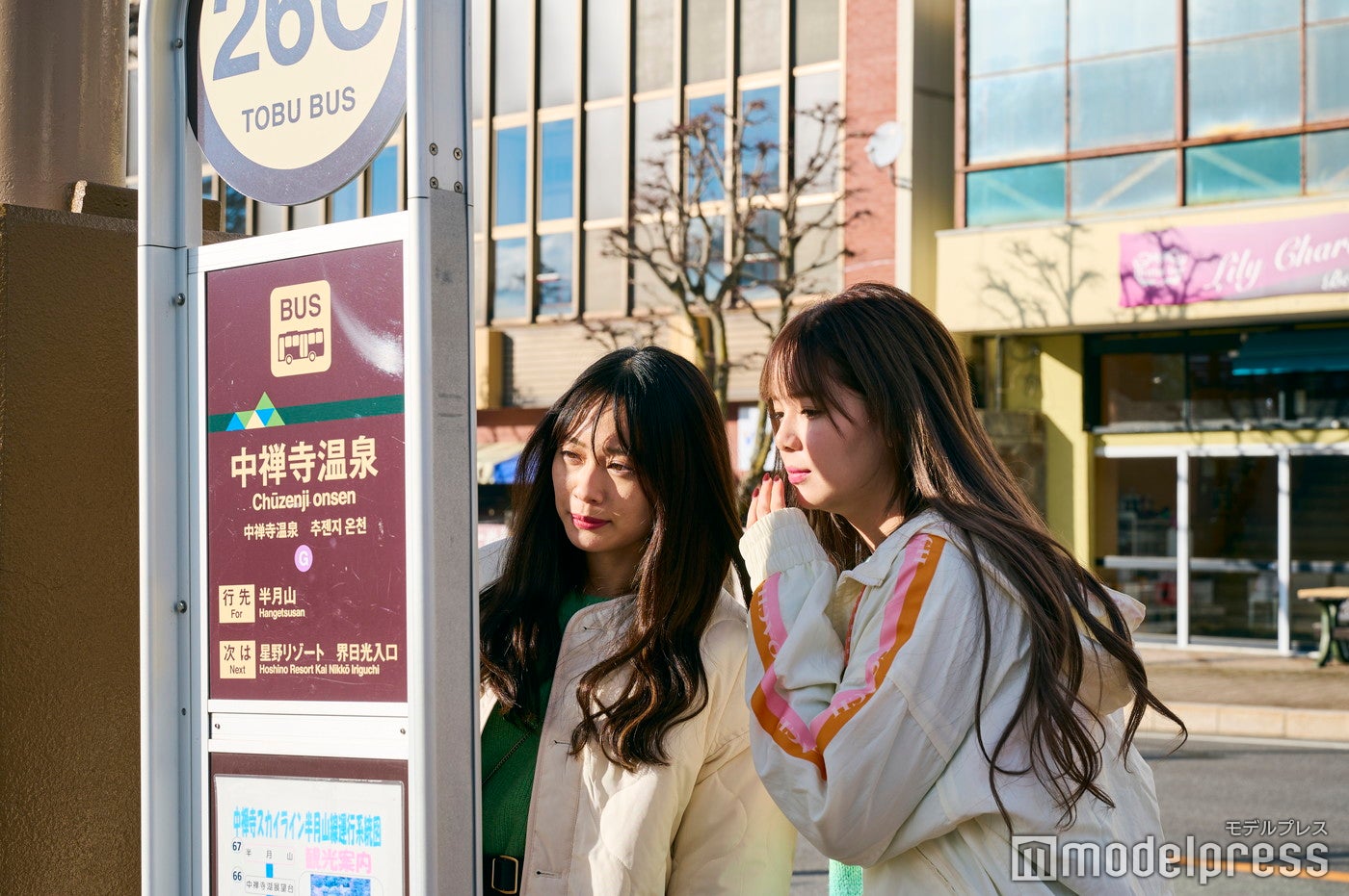 「中禅寺温泉」で下車して徒歩約5分で華厳ノ滝に到着（C）モデルプレス