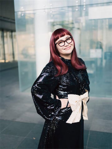 まるで別人…ハリセンボン近藤春菜、赤髪ロングヘアで‟海外セレブ風”に変身「最高によい」