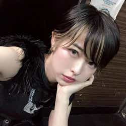 モデルプレス - 「絶対的美しさ」歌うまアイドル・南向いずみとは?BLACKNAZARENEのショート髪美女