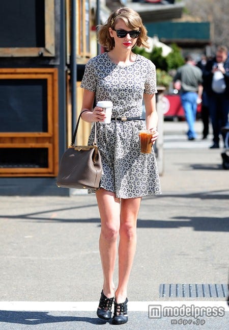 テイラー スウィフトのキュートなワンピスタイル モデルプレス テイラー スウィフトのキュートなワンピスタイル モデルプレス