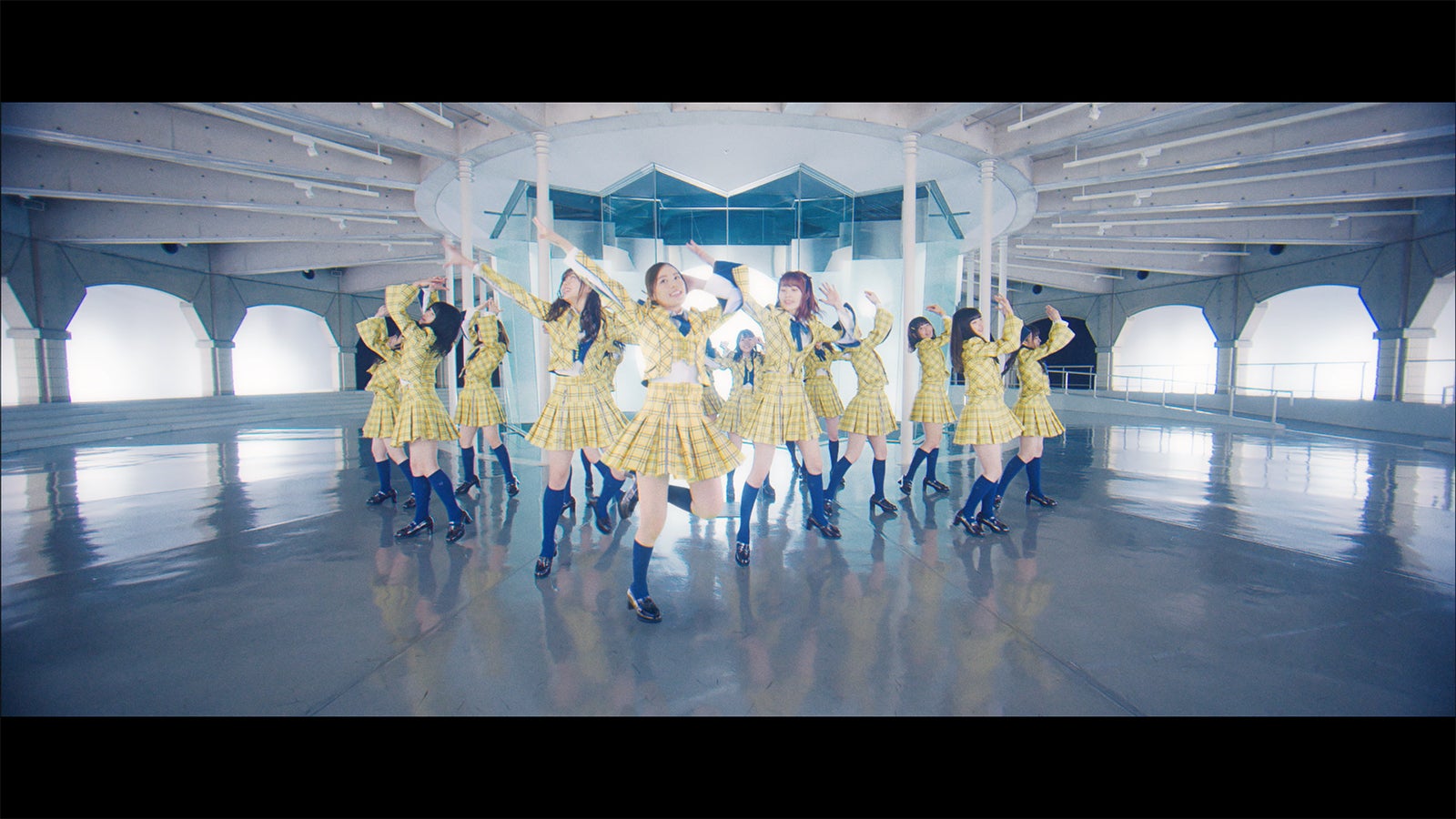 AKB48「センチメンタルトレイン」MV完全版場面写真（C）AKS／キングレコード