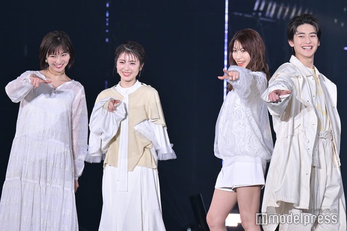 岡崎紗絵、浜辺美波、瀧本美織、高橋文哉 (C)モデルプレス