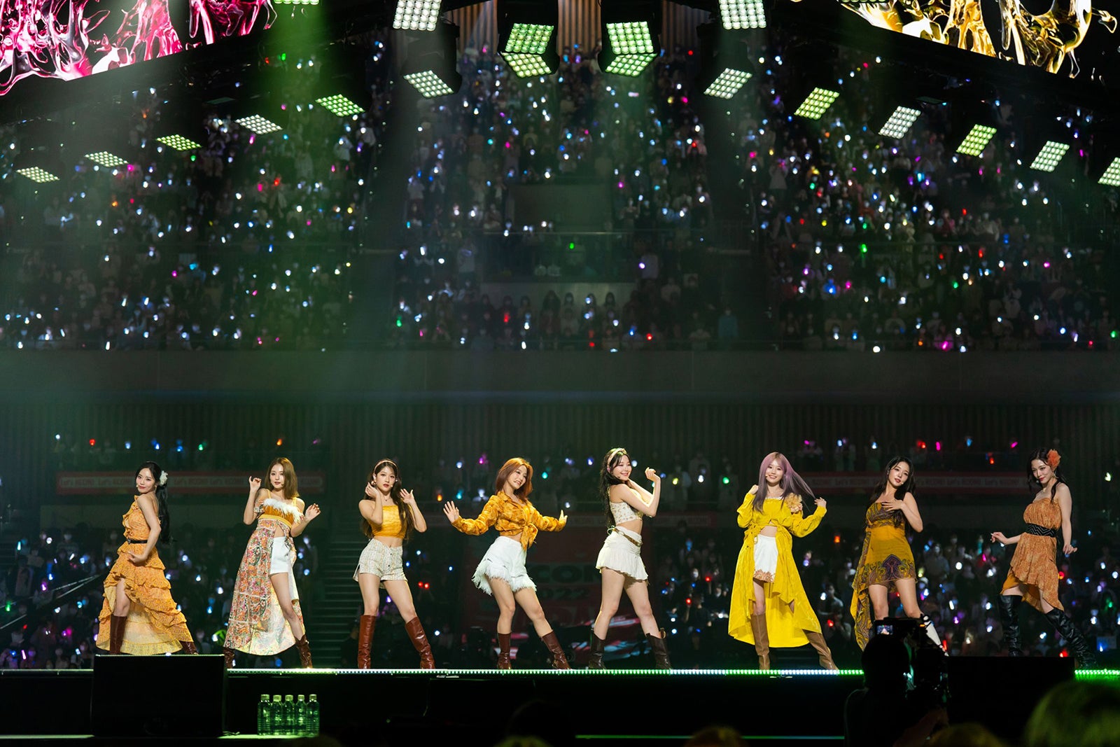 TWICEのカバーをするfromis_9（C）CJ ENM Co., Ltd, All Rights Reserved