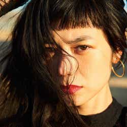 モデルプレス - 【注目の人物】圧倒的透明感の黒髪美女“IZUMI” ファション・映画・音楽界で勢力拡大中