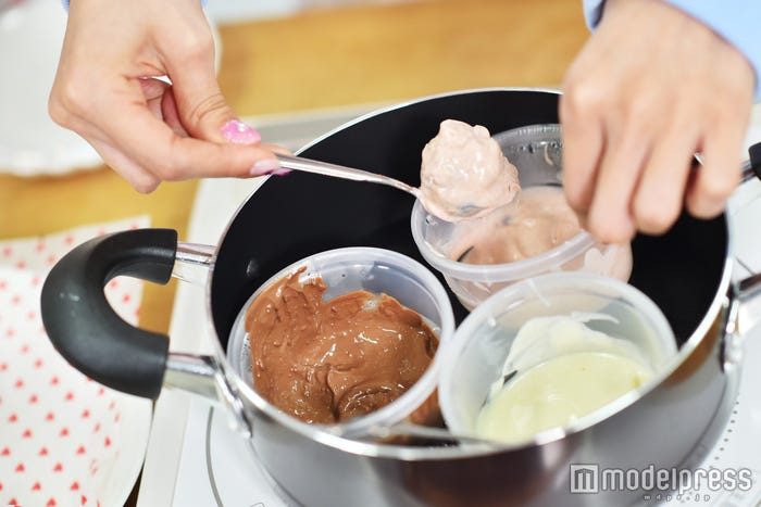 チョコでまんべんなくコーティング(C)モデルプレス