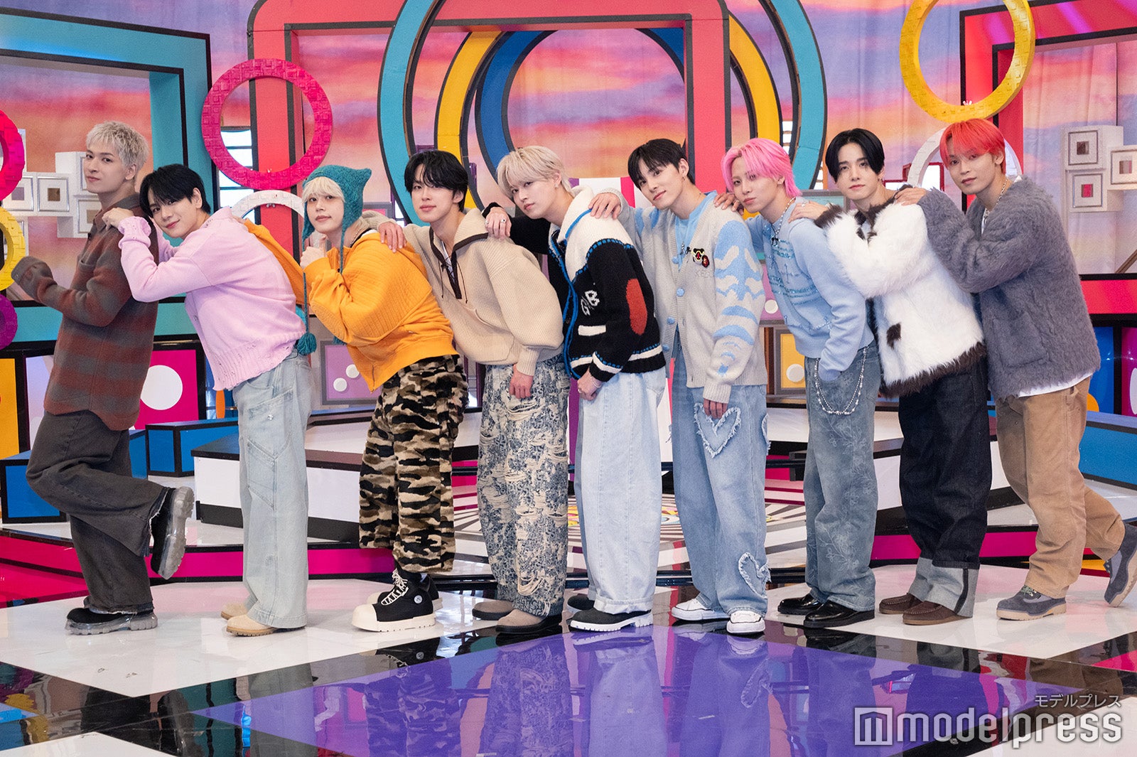 JO1（左から）金城碧海、豆原一成、木全翔也、河野純喜、白岩瑠姫、川西拓実、川尻蓮、佐藤景瑚、與那城奨（C）モデルプレス