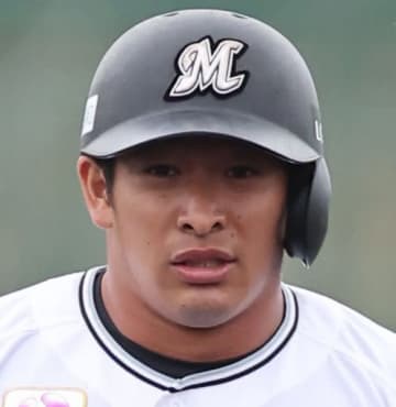 ロッテ・池田がフェンス激突のアクシデント 担架で搬送 ファウルボールを追って顔面を打ちつける