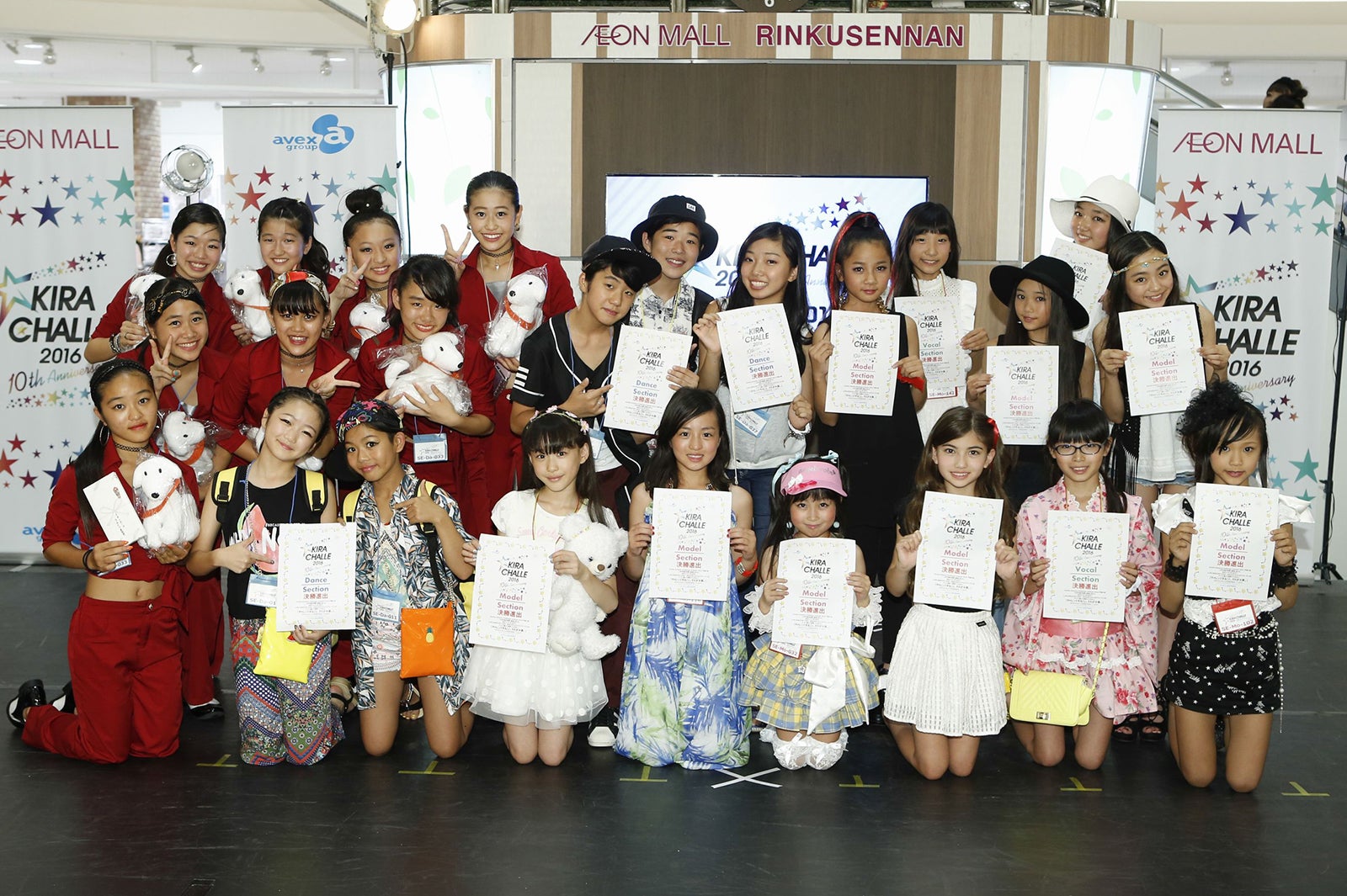 決勝進出者集合（画像提供：avex）