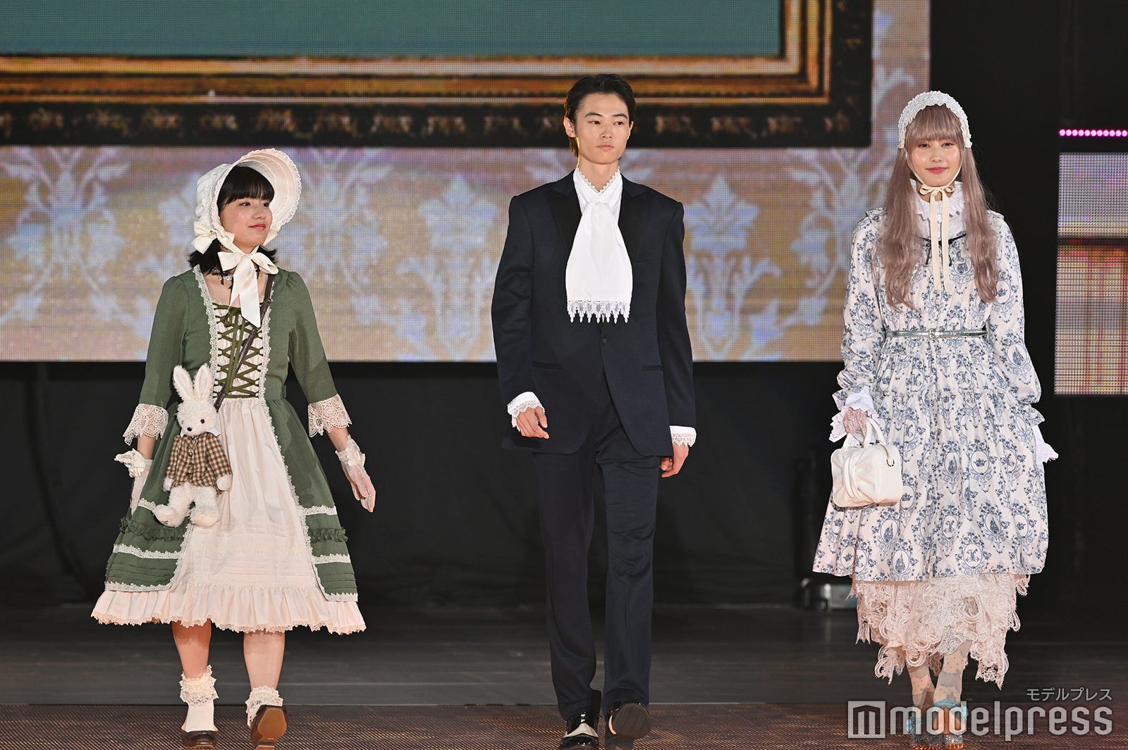 （C）モデルプレス