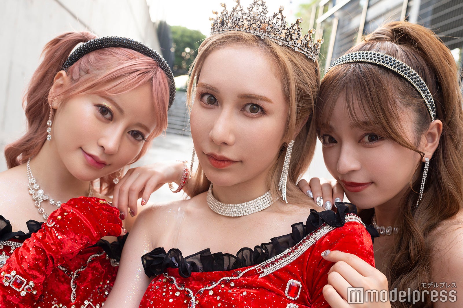 ヘラヘラ三銃士（左から）まりな、ありしゃん、さおりん（C）モデルプレス