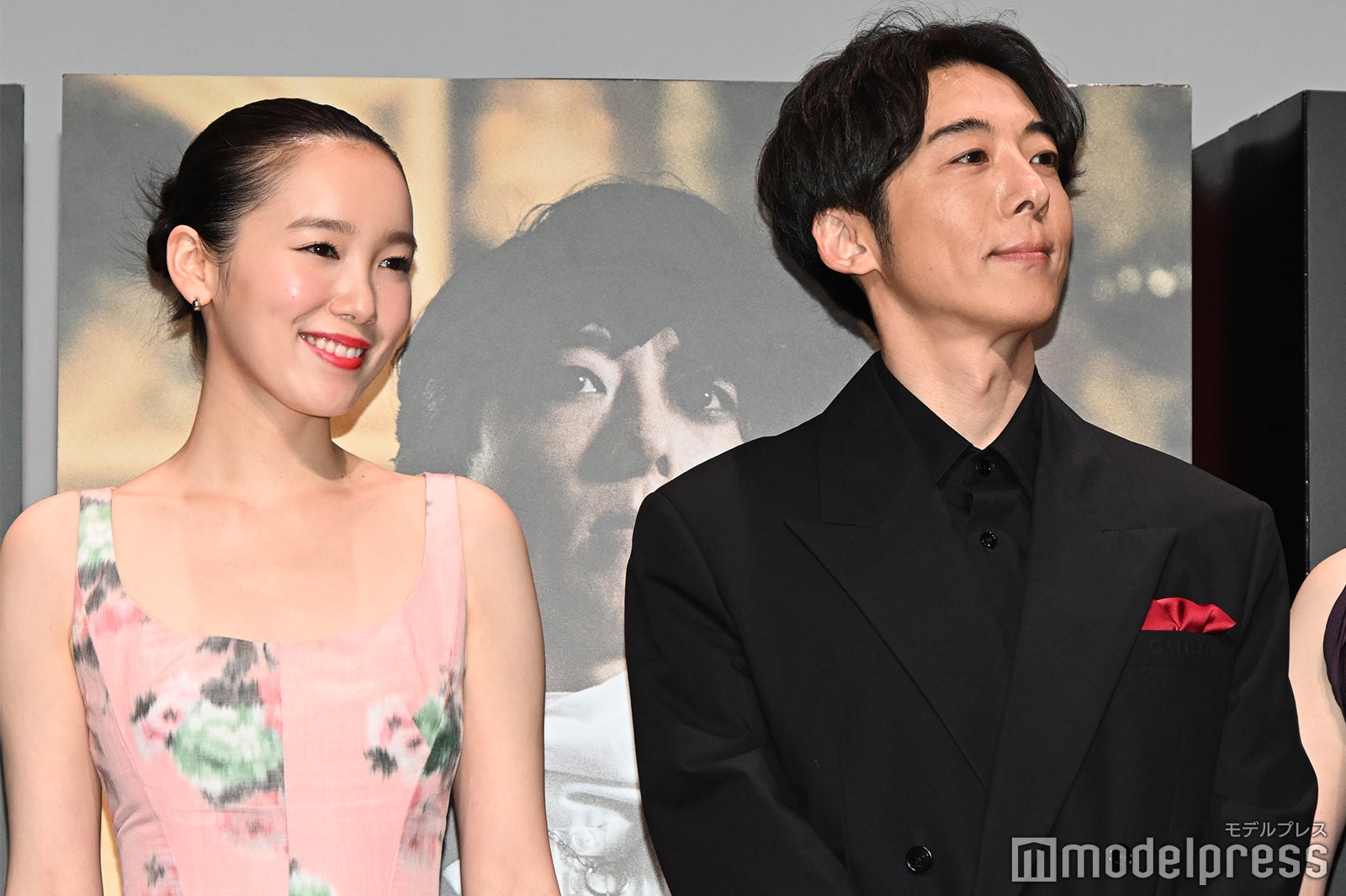 飯豊まりえ、高橋一生（C）モデルプレス