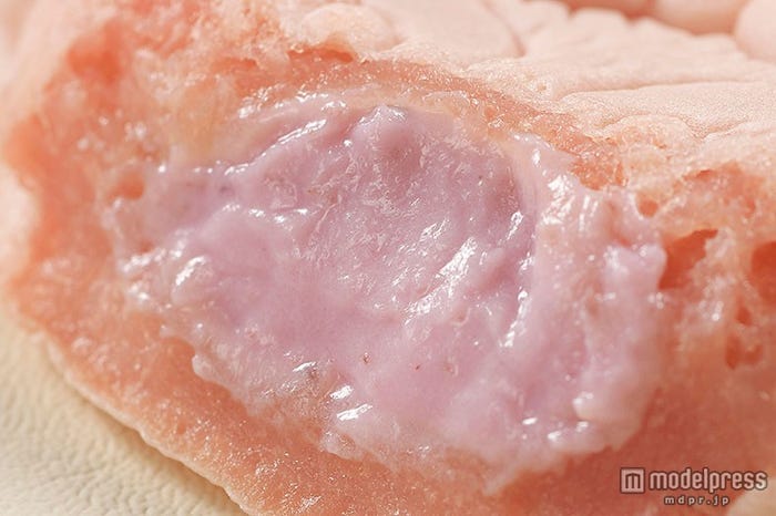 シェリーメイはブルーベリー味のクリーム(C)Disney