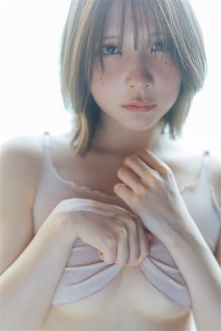 あまつまりな ‟自分史上最大露出”、5th写真集で見せた「昼の顔」と「夜の顔」の衝撃