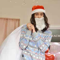 サンタに扮した栗原類