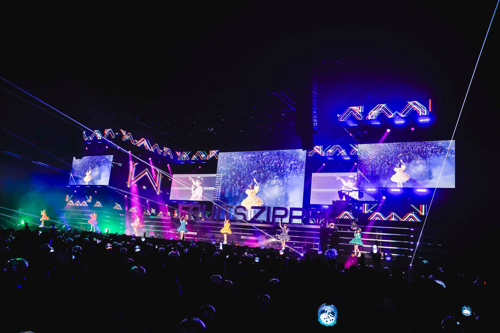 「FRUITS ZIPPER 3rd ANNIVERSARY 超めでたいライブ -さん-」より／PHOTO：ヨシモリユウナ、森好弘、高田梓