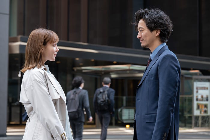 トリンドル玲奈、浅香航大(C)テレビ朝日