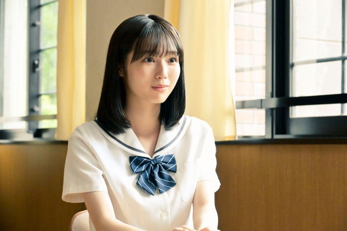 秋田汐梨(C)桃戸ハル・講談社/読売テレビ